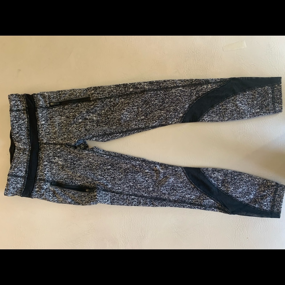 Size 6 lulu crops